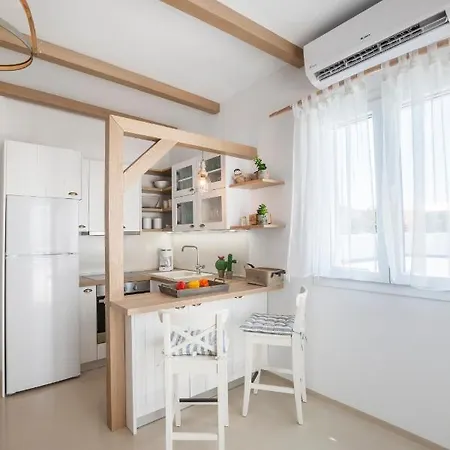 Nautilus Sea View 4 *