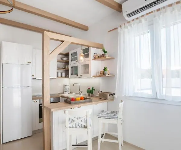 Nautilus Sea View 4 *